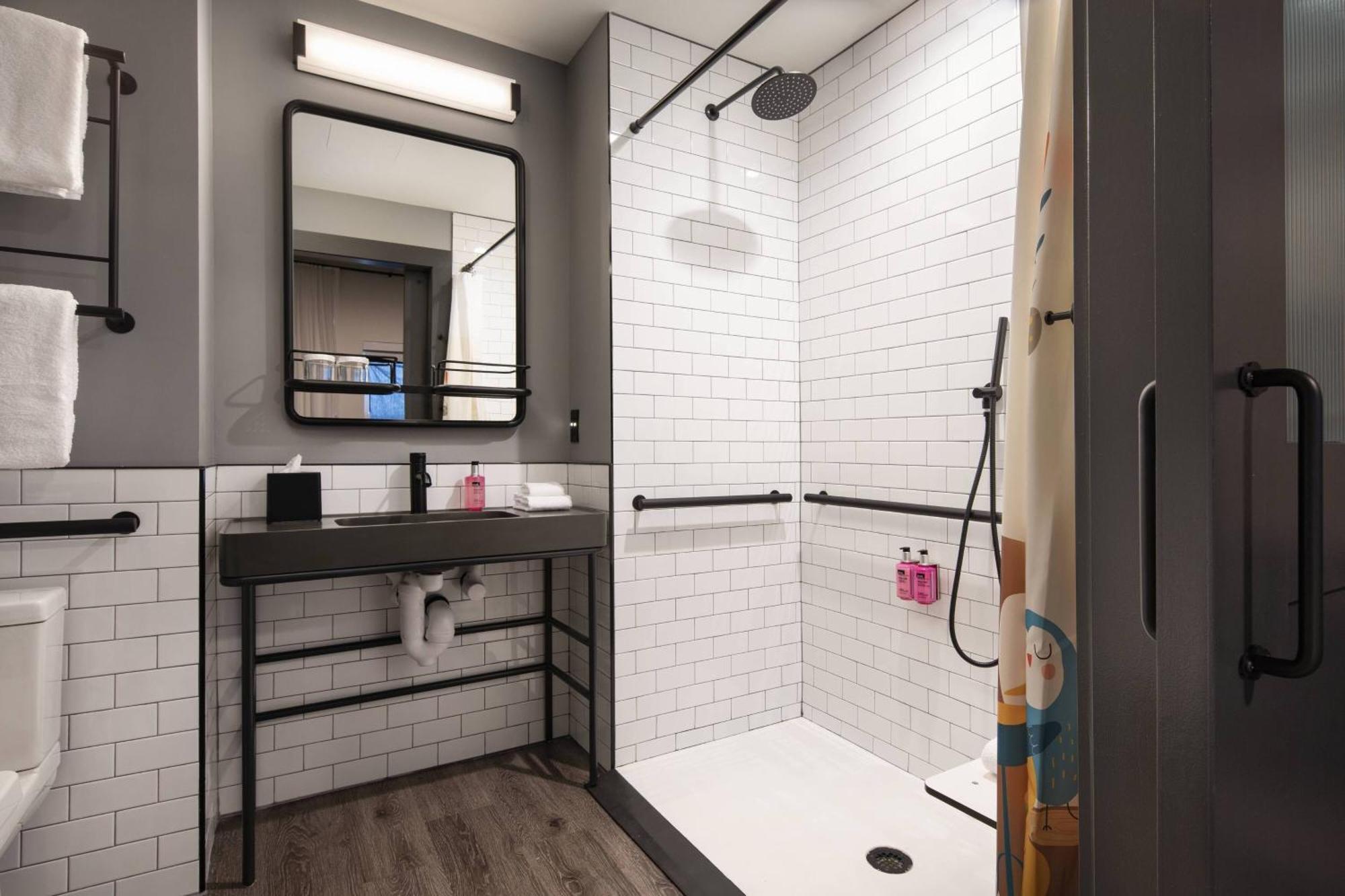 Moxy Nashville Vanderbilt Area Buitenkant foto